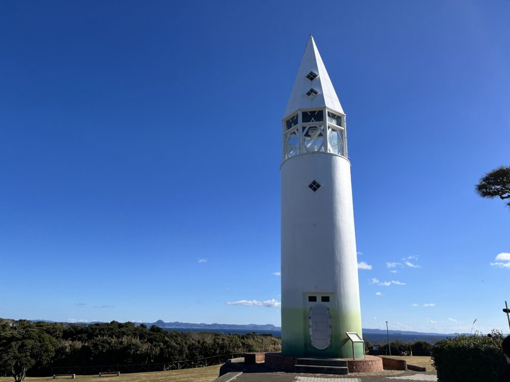 城ヶ島公園内にある安房埼灯台「恋する灯台」