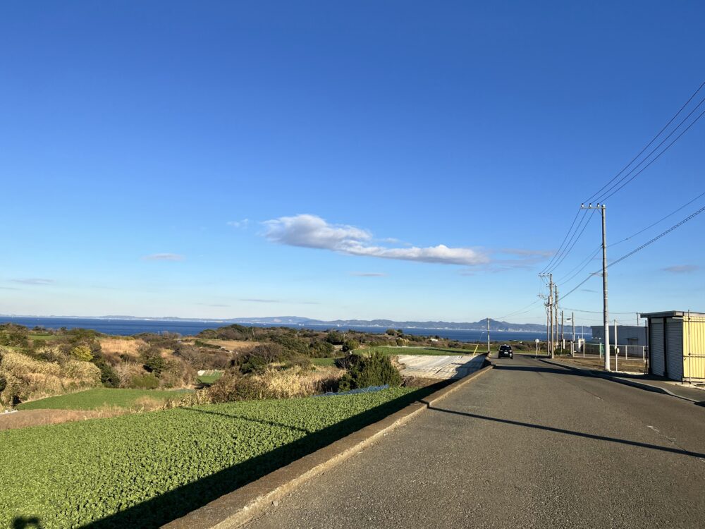 三浦半島らしい丘の上のドライブ