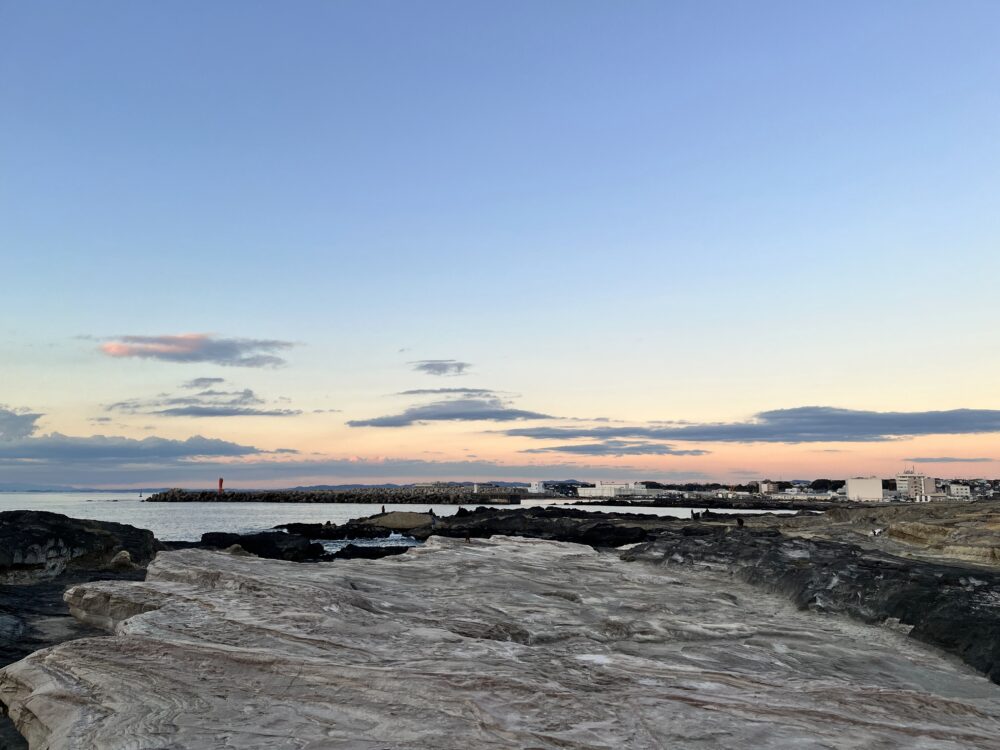 城ヶ島西崎の磯の夕陽