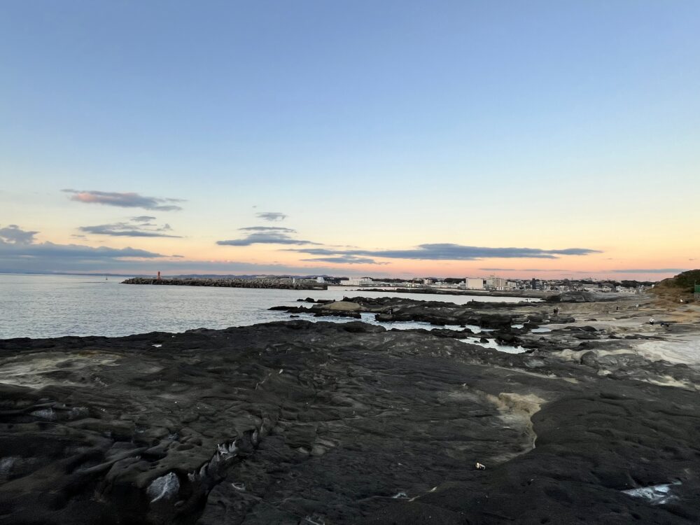 城ヶ島西崎の磯の夕陽